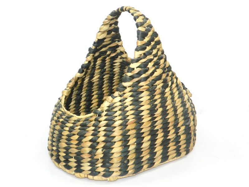 Custom-made Water Hyacinth Magazine Basket - Eco-friendly Two-Tone Storage